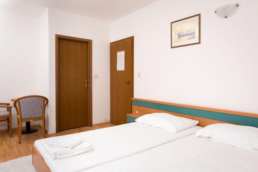 סופטאר Downtown Private Rooms Mandic מראה חיצוני תמונה