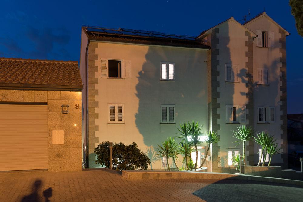 סופטאר Downtown Private Rooms Mandic מראה חיצוני תמונה