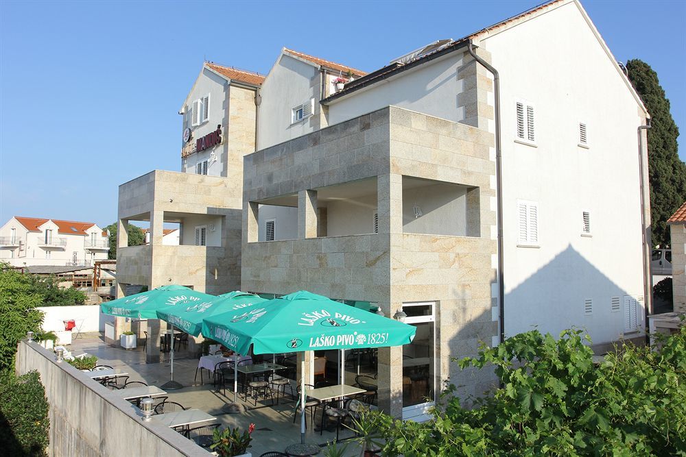 סופטאר Downtown Private Rooms Mandic מראה חיצוני תמונה