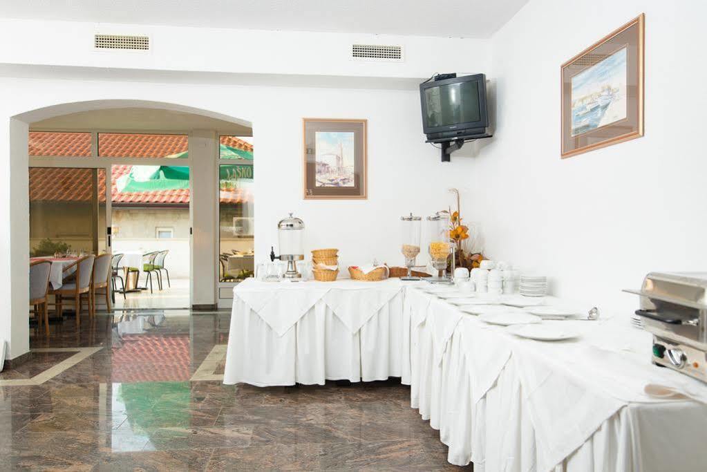סופטאר Downtown Private Rooms Mandic מראה חיצוני תמונה