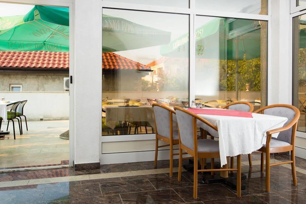 סופטאר Downtown Private Rooms Mandic מראה חיצוני תמונה