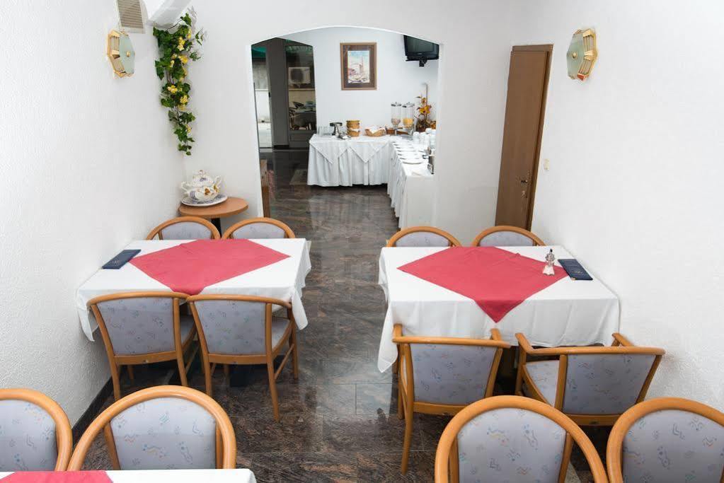 סופטאר Downtown Private Rooms Mandic מראה חיצוני תמונה