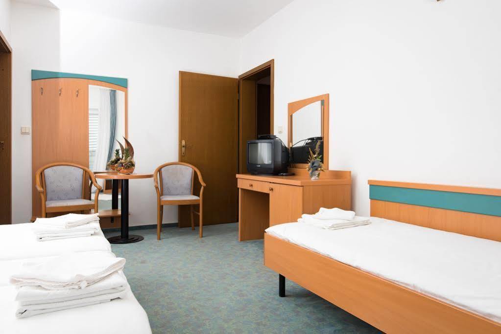 סופטאר Downtown Private Rooms Mandic מראה חיצוני תמונה
