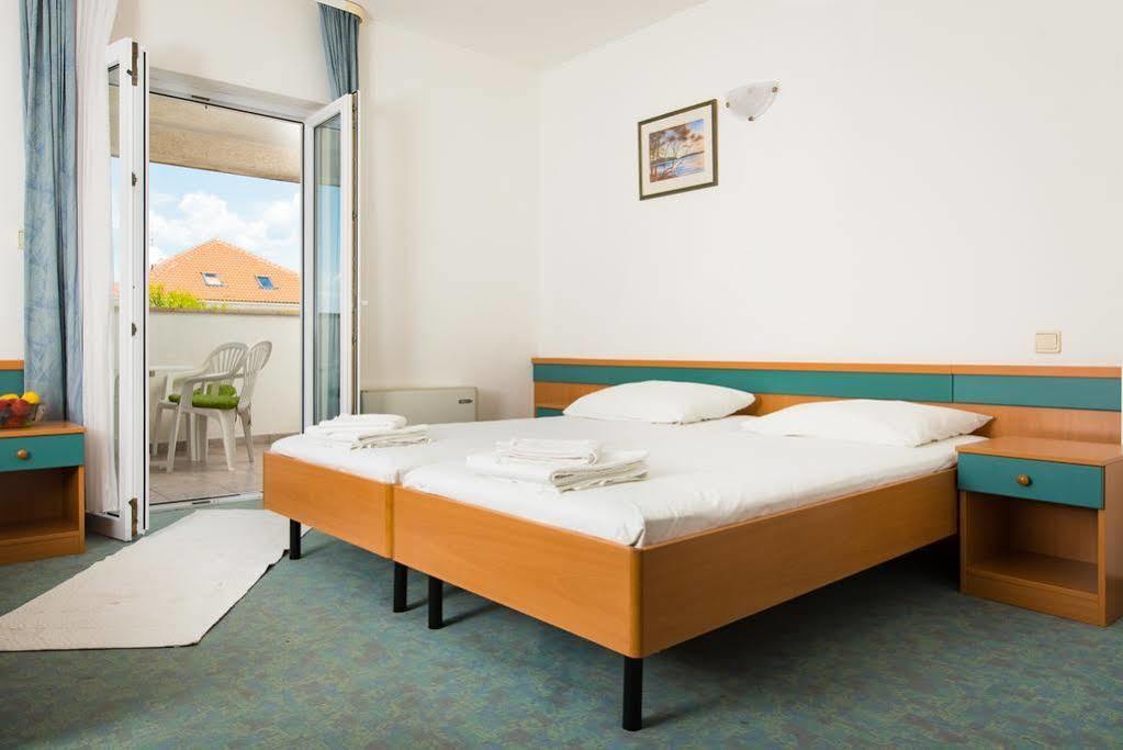 סופטאר Downtown Private Rooms Mandic מראה חיצוני תמונה