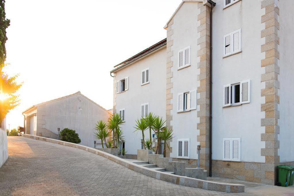 סופטאר Downtown Private Rooms Mandic מראה חיצוני תמונה