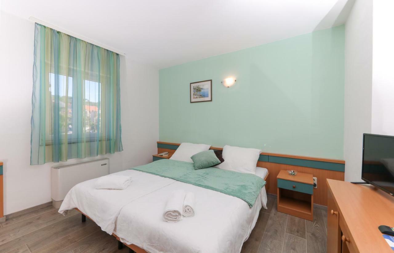 סופטאר Downtown Private Rooms Mandic מראה חיצוני תמונה