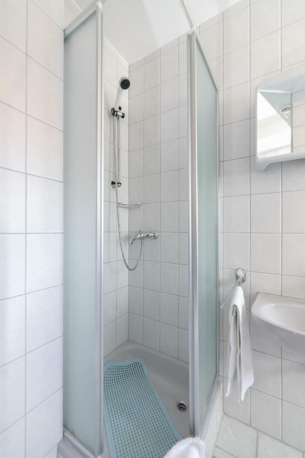 סופטאר Downtown Private Rooms Mandic מראה חיצוני תמונה