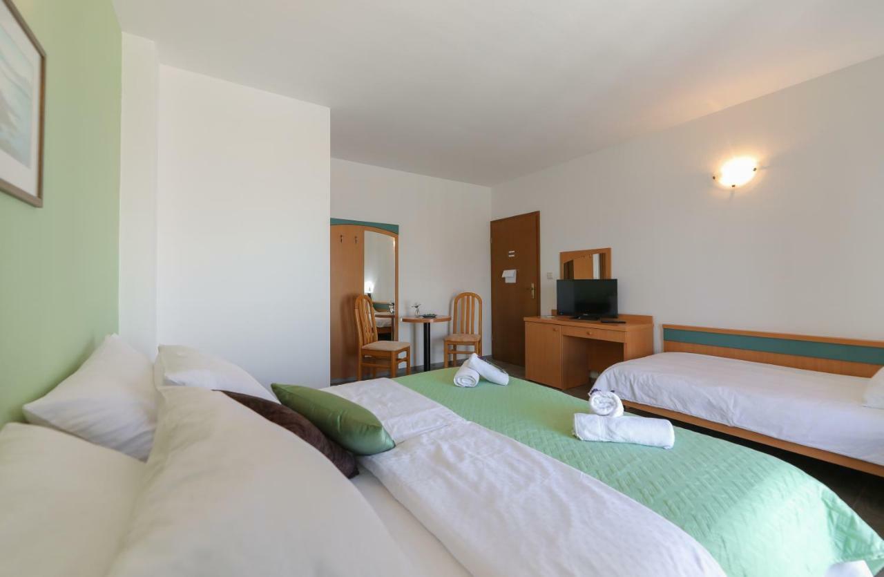 סופטאר Downtown Private Rooms Mandic מראה חיצוני תמונה