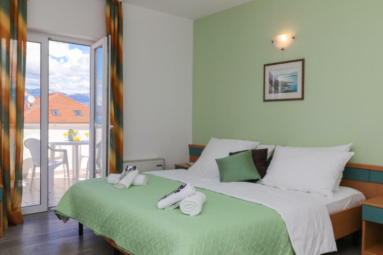 סופטאר Downtown Private Rooms Mandic מראה חיצוני תמונה