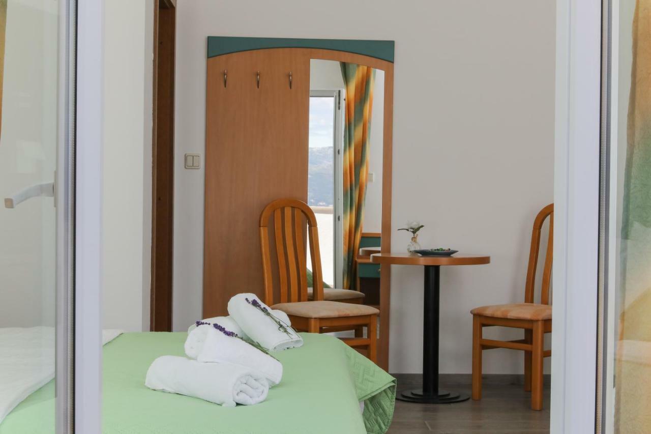 סופטאר Downtown Private Rooms Mandic מראה חיצוני תמונה