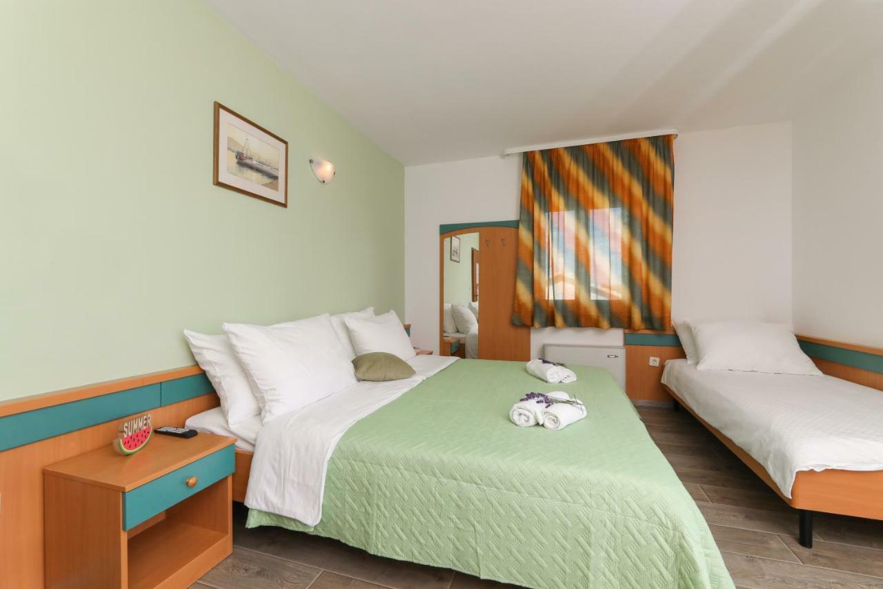 סופטאר Downtown Private Rooms Mandic מראה חיצוני תמונה